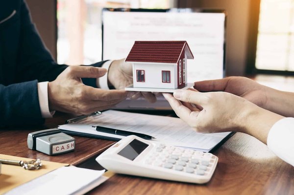 Votre guide pour choisir une agence immobilière Espagne