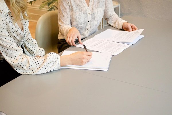 Quelle est la différence entre un acte sous seing privé et un acte authentique ?