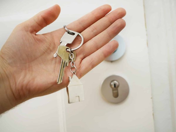 Est-ce qu'un agent immobilier peut vendre sa propre maison ?
